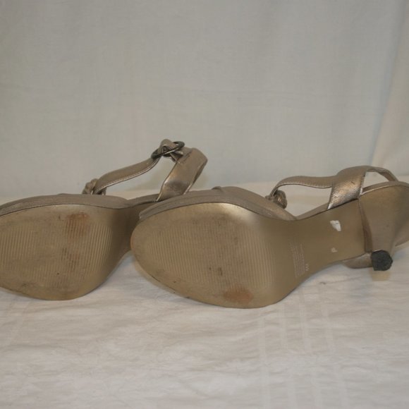 Metallic Tone T-Strap Shoes - Picture 7 of 10